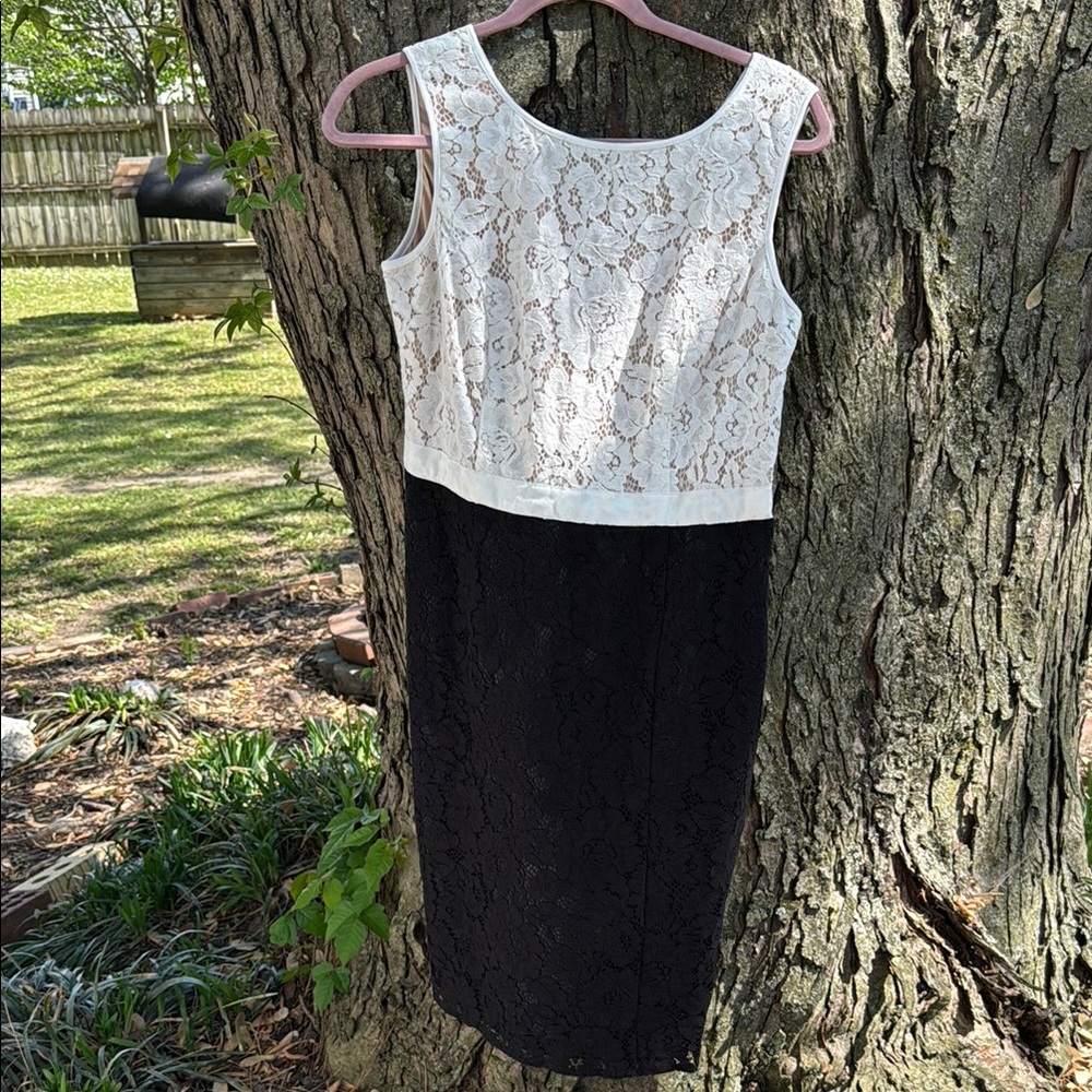SLNY Black and White Sleeveless lace dress